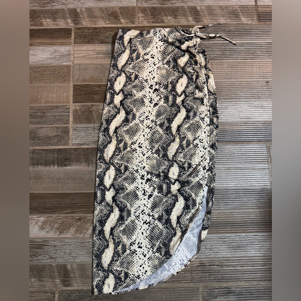 Snake Leopard Skirt. Bought from a boutique. Size Small